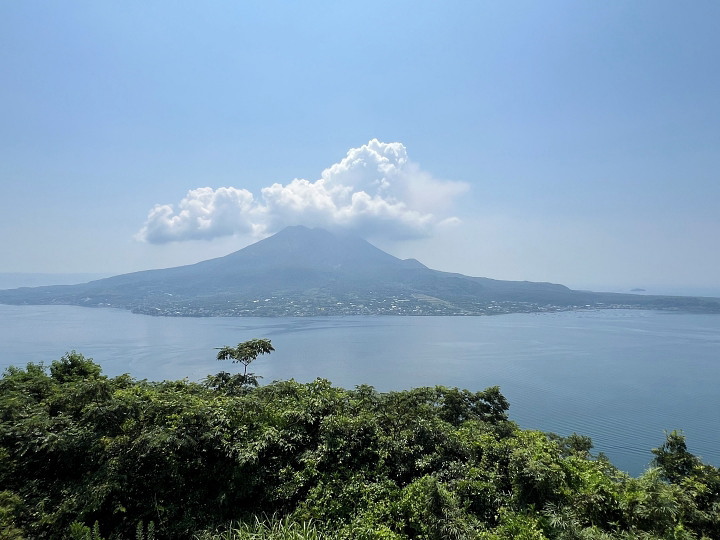 ①鹿児島市吉野公園から見た桜島